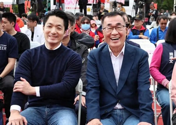 民进党议员夸奖李四川竟遭绿营自家人攻击，蒋万安说话了