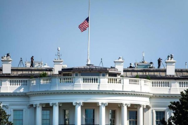 出大事了，特朗普下总统令，美军发起双重袭击，英法俄罕见失声