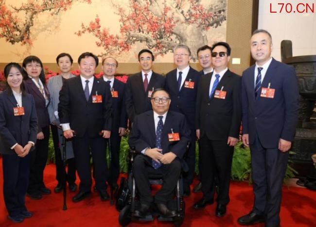 我们的期待与责任-11位代表委员合照背后的故事