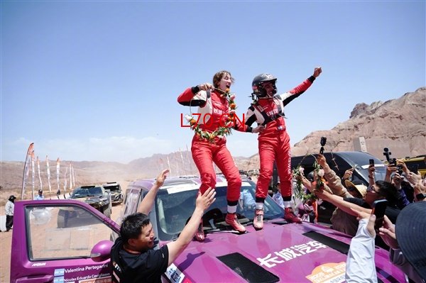 全程7500km！国际车手驾驶坦克700Hi4-T夺得2026环塔拉力赛冠军