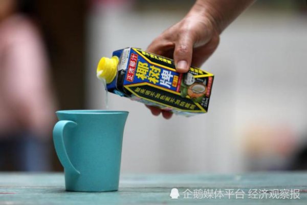 就一招屡试不爽 椰树“擦边”营销用了近20年