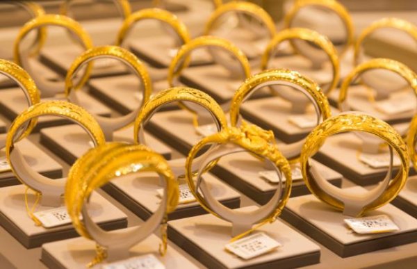 金饰克价半年跌超500元，高盛主管：黄金牛市并未结束